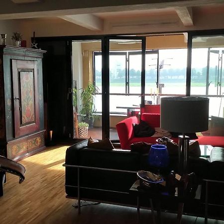 Grosszuegiges Zimmer Mit Badezimmer In Rheinwohnung โคโลญ ภายนอก รูปภาพ