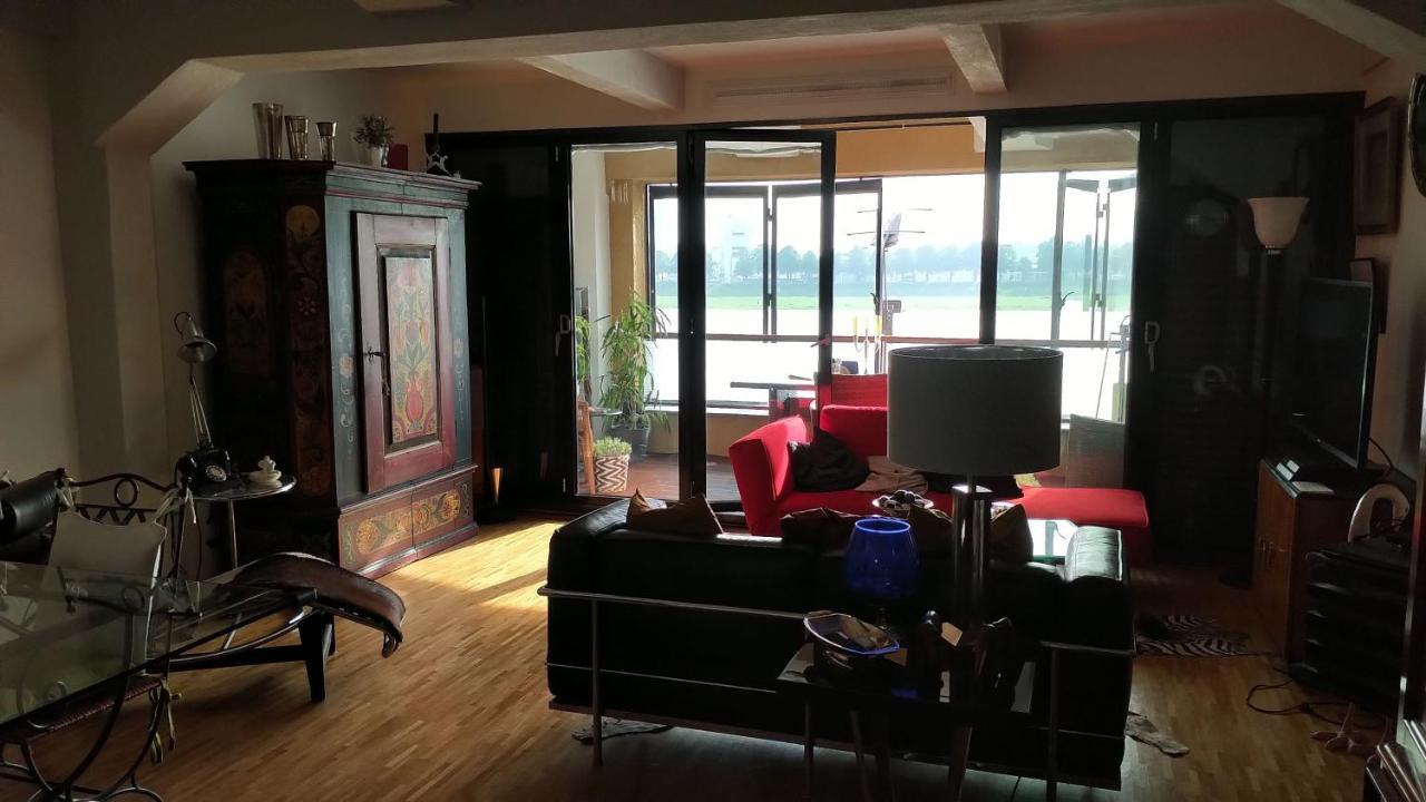 Grosszuegiges Zimmer Mit Badezimmer In Rheinwohnung โคโลญ ภายนอก รูปภาพ