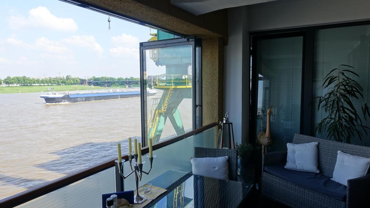 Grosszuegiges Zimmer Mit Badezimmer In Rheinwohnung โคโลญ ภายนอก รูปภาพ