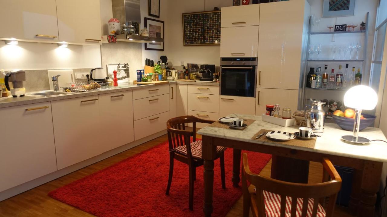 Grosszuegiges Zimmer Mit Badezimmer In Rheinwohnung โคโลญ ภายนอก รูปภาพ