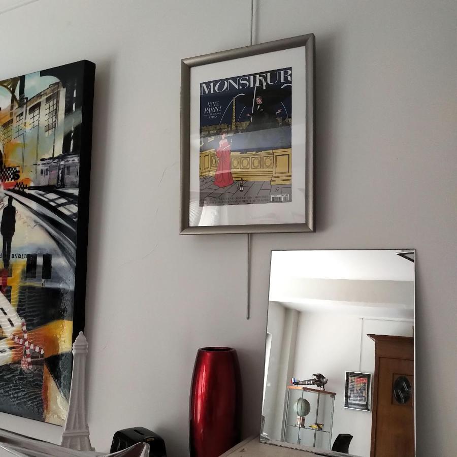 Grosszuegiges Zimmer Mit Badezimmer In Rheinwohnung โคโลญ ภายนอก รูปภาพ